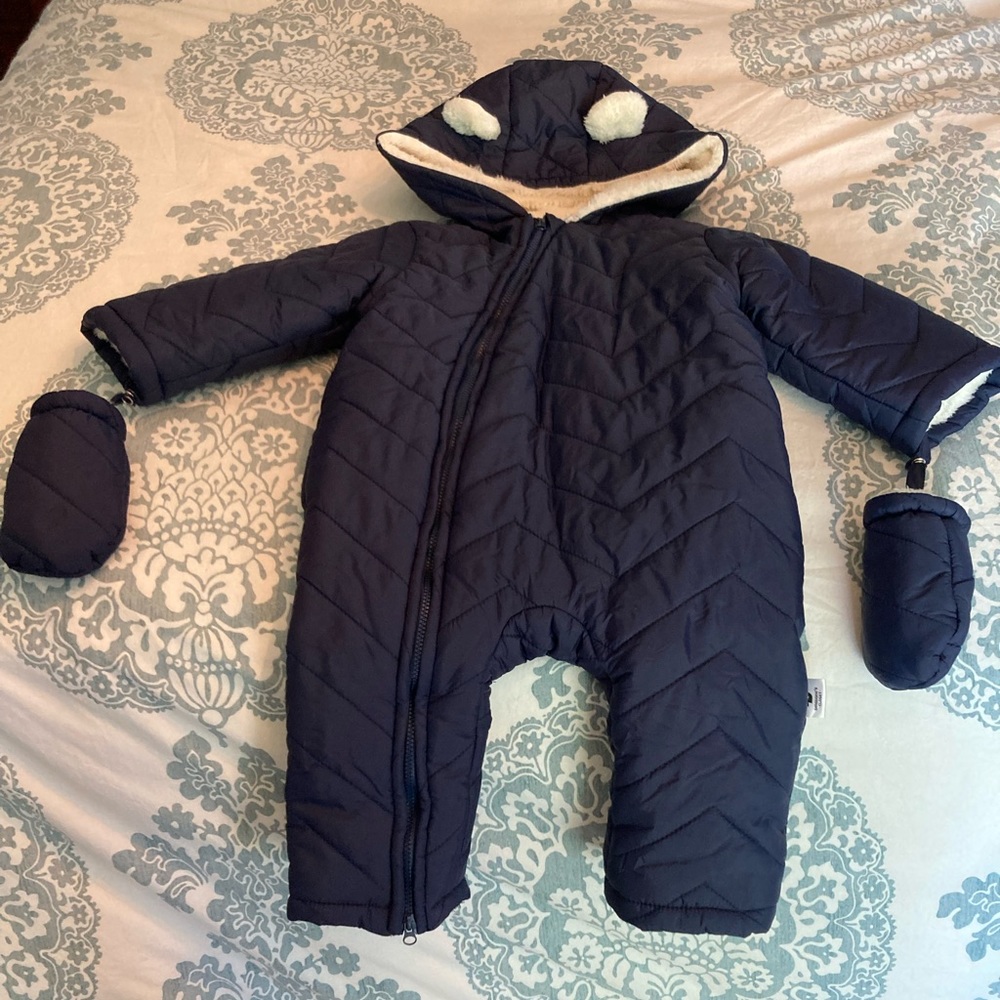 Hooded puffer bunting with mittens 🐻‍❄️